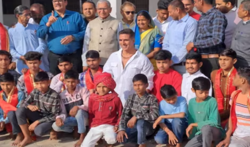 उदयपुर: आदिवासी बच्चों संग खिलाडी कुमार की मस्ती, जानिए क्या है मामला
