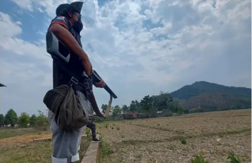 जानिए चुनाव को लेकर आदिवासियों ने क्यों लौटाई बंदूकें