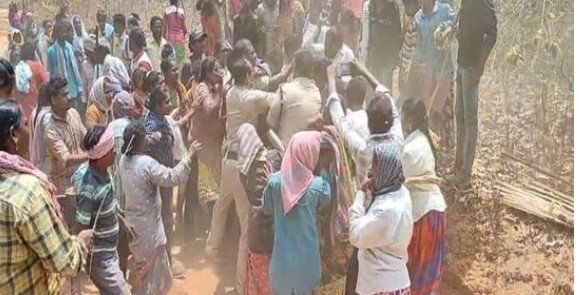 तेलंगाना: दोआदिवासी समुदाय में तनाव, वन अधिकारी की मौत